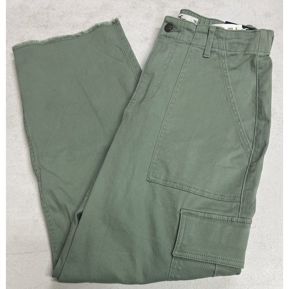 Hollister Pants - NEW! Hollister Women’s Medium Ultra High Rise Cargo Pants Green Raw Hem